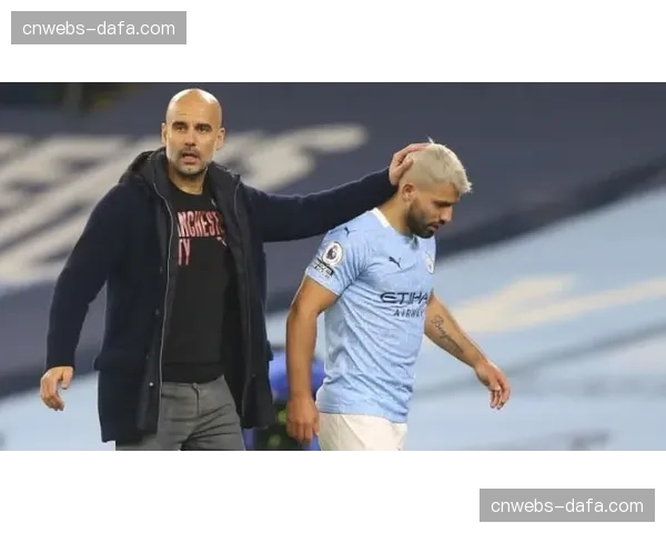 镜头特写:第88分钟,曼城后卫阿坎吉完成一次关键拦截后弯腰大口喘气 镜头特写:第88分钟,曼城后卫阿坎吉完成一次关键拦截后弯腰大口喘气