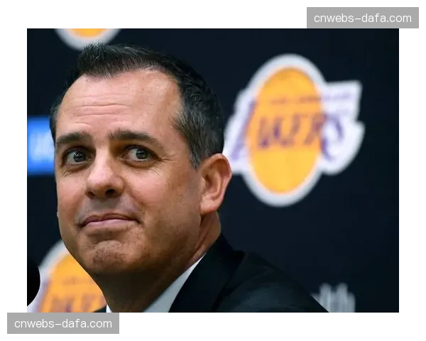 官方：沙尔克04传奇中场韦尔曼赛季末退役，将进入俱乐部管理层