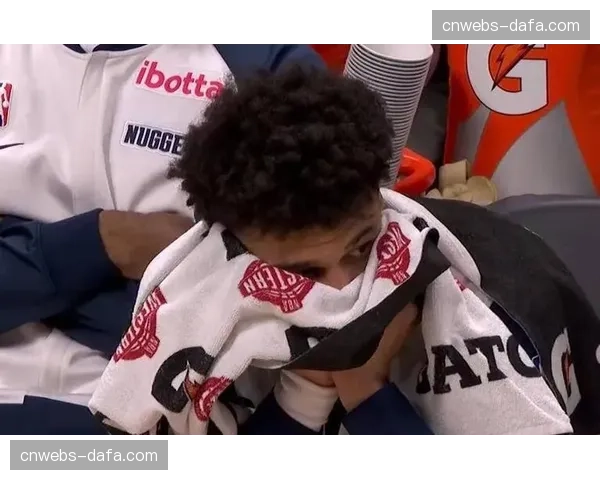 通讯:保级线上的24小时——从赛前备战到赛后更衣室,一支保级队的生死战历程 通讯:保级线上的24小时——从赛前备战到赛后更衣室,一支保级队的生死战历程